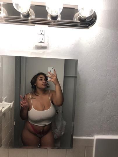 27 years cougar pretty black chick girlfriend woman located in my own place, clean safe and discreet! Full service Fa...